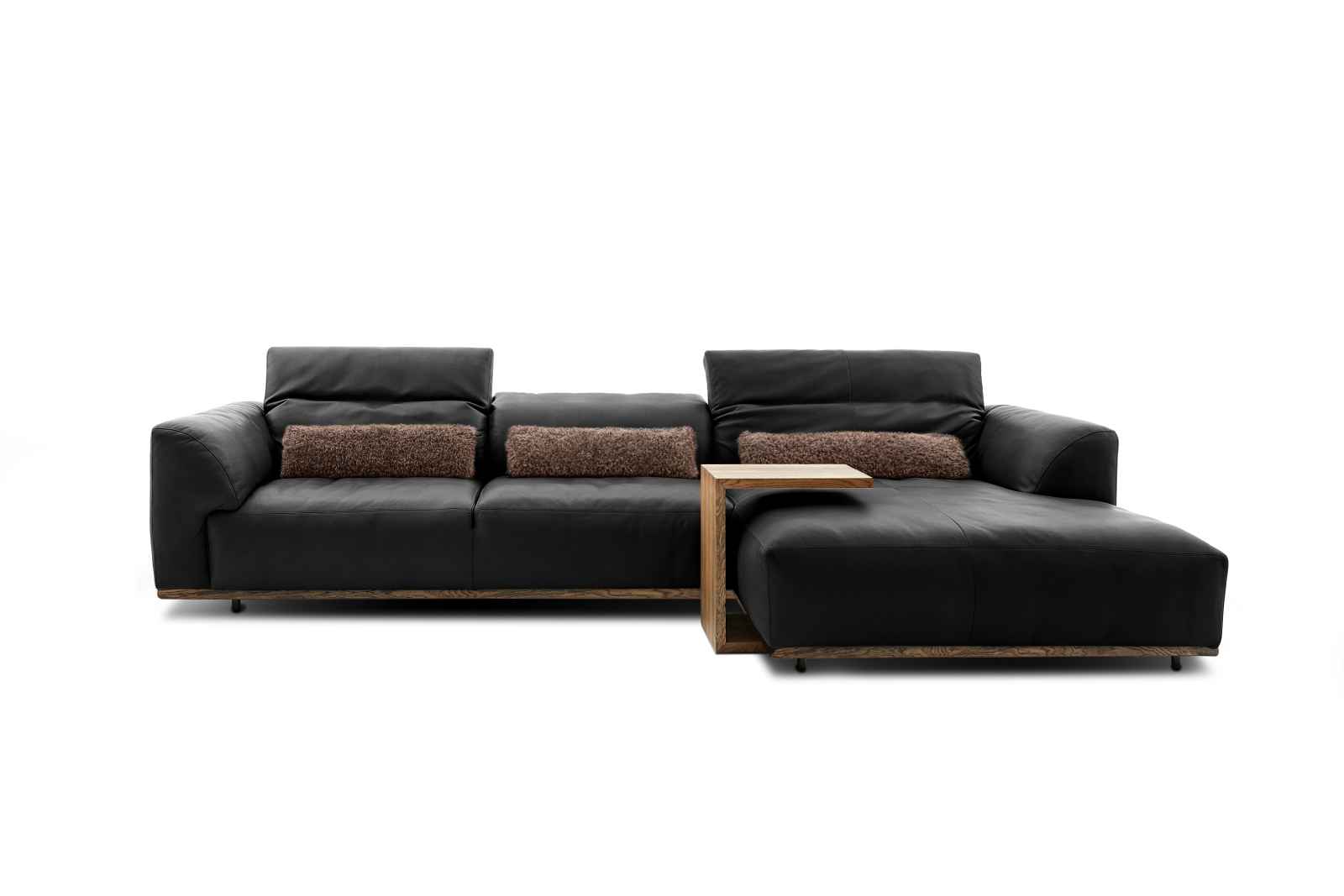 Sofa: Leder Wild Bull, Farbe black Nierenkissen: Stoff Doodle, Farbe cacao